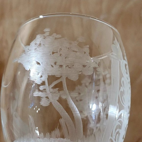 Finely Etched Glass French Provincial Courting Couple Wine Glasses 6" set of 2 - Picture 4 of 11